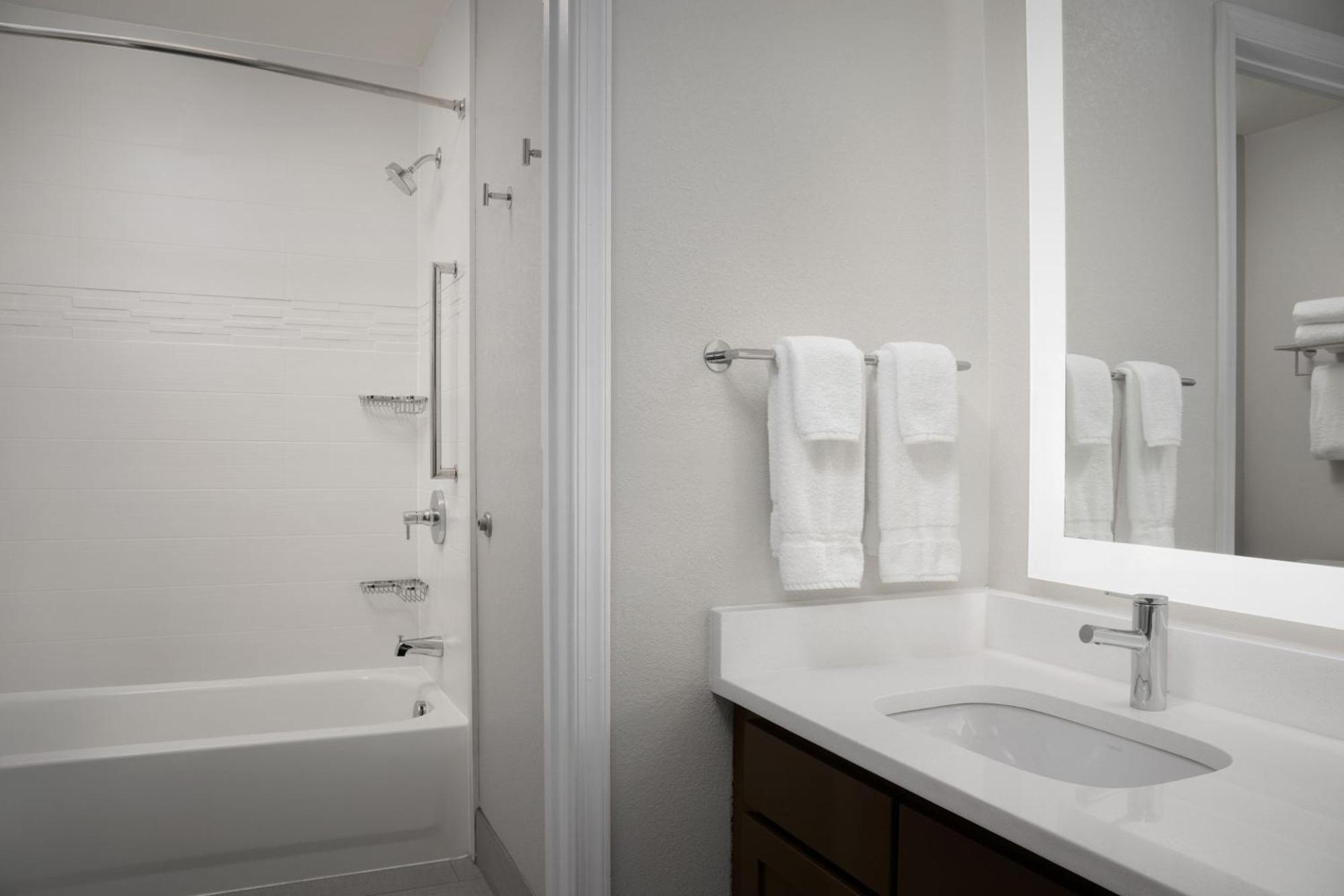 By Marriott Bwi Airport